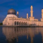 The Borneo Gateway: From Mount Kinabalu Treks to Sunset Cruises
