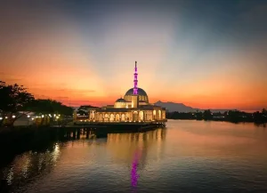 The Ultimate Guide to Kuching Nightlife: Bars, Clubs &amp; Live Music