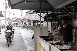 Eating at a Mamak Stall: Essential Tips for First-Time Travelers